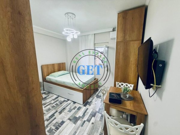 Durres, jepet me qera garsonier 1+1 Kati 3, 30 m² 300 € (Rruga e re e Portit)