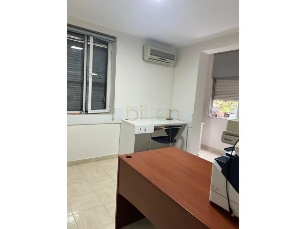 Tirane, jepet me qera , 65 m² 500 € (RRUGA E KAVAJES)