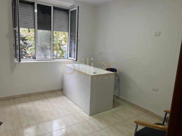 Tirane, jepet me qera , 65 m² 500 € (RRUGA E KAVAJES)