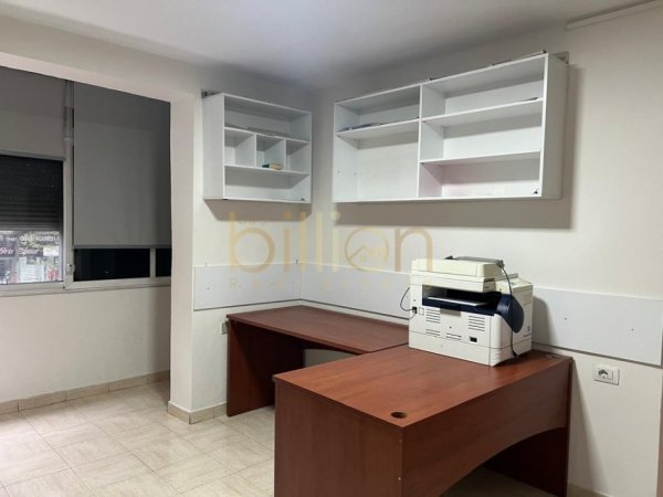 Tirane, jepet me qera , 65 m² 500 € (RRUGA E KAVAJES)
