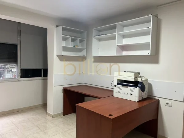 Tirane, jepet me qera , 65 m² 500 € (RRUGA E KAVAJES)