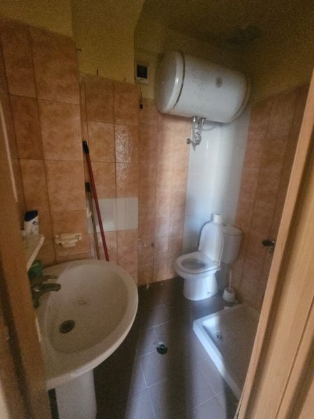 Durres, jepet me qera ambjent biznesi Kati 2, 72 m² 500 € 