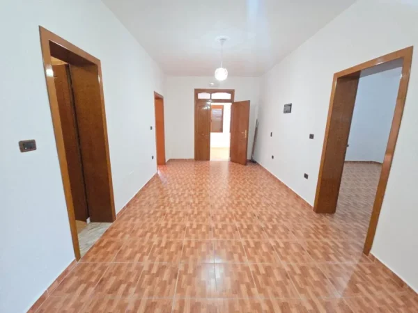 Durres, jepet me qera apartament 4+1+Aneks+Ballkon Kati 3, 150 m² 500 € 