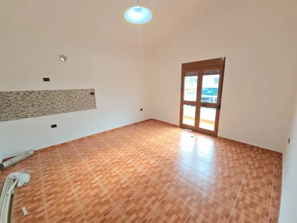 Durres, jepet me qera apartament 4+1+Aneks+Ballkon Kati 3, 150 m² 500 € 