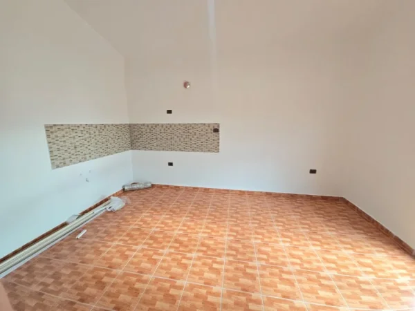 Durres, jepet me qera apartament 4+1+Aneks+Ballkon Kati 3, 150 m² 500 € 