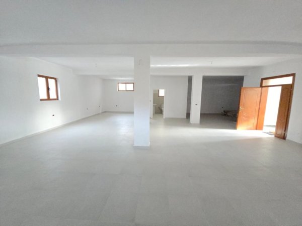 Durres, jepet me qera ambjent biznesi Kati 0, 140 m² 900 € 