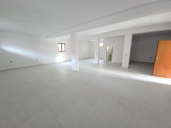 Durres, jepet me qera ambjent biznesi Kati 0, 140 m² 900 € 