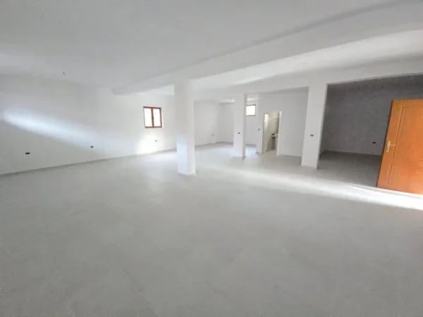 Durres, jepet me qera ambjent biznesi Kati 0, 140 m² 900 € 