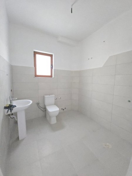 Durres, jepet me qera ambjent biznesi Kati 0, 140 m² 900 € 
