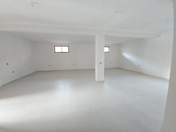 Durres, jepet me qera ambjent biznesi Kati 0, 140 m² 900 € 