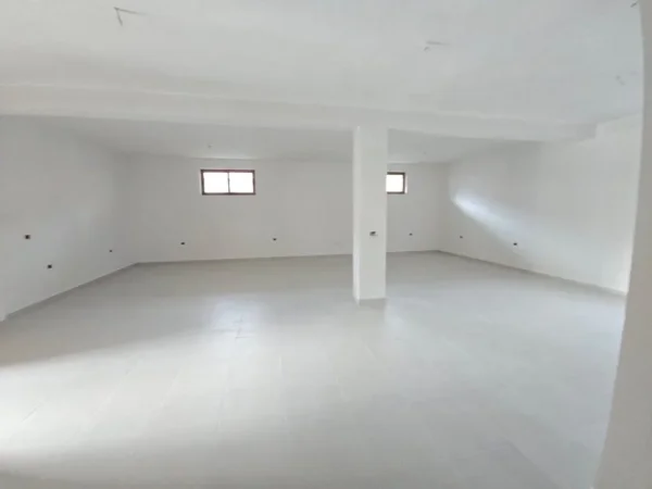 Durres, jepet me qera ambjent biznesi Kati 0, 140 m² 900 € 