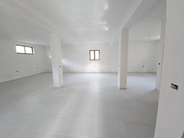 Durres, jepet me qera ambjent biznesi Kati 0, 140 m² 900 € 