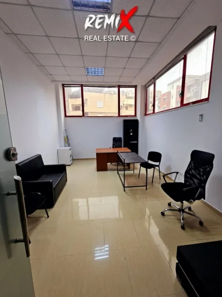 Durres, jepet me qera zyre Kati 2, 50 m² 500 € 