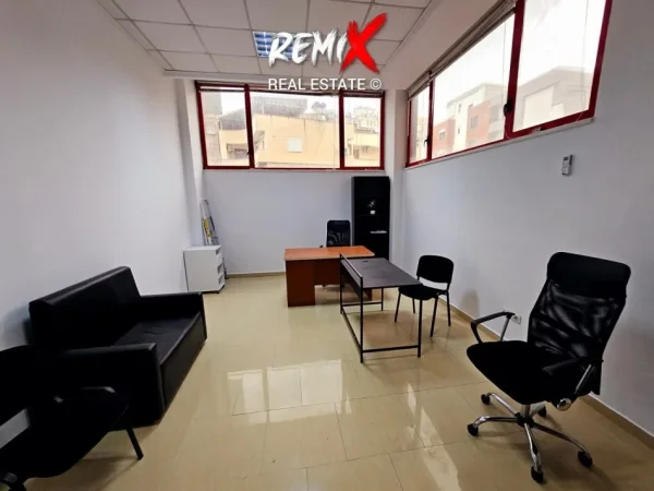 Durres, jepet me qera zyre Kati 2, 50 m² 500 € 