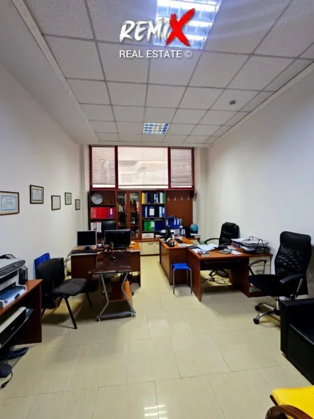 Durres, jepet me qera zyre Kati 2, 50 m² 500 € 