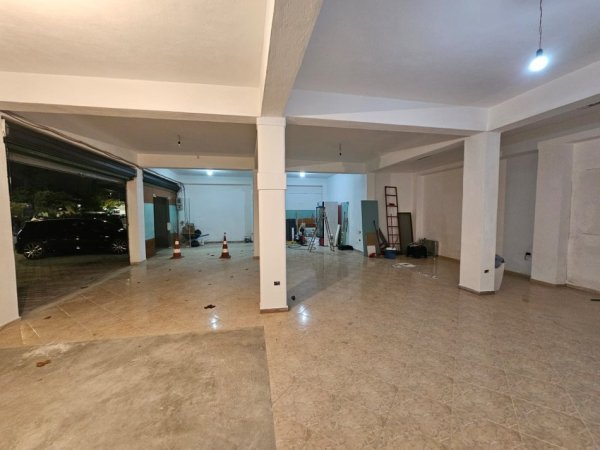 Durres, jepet me qera dyqan Kati 0, 205 m² 700 € 