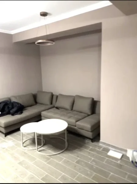 Jepet me Qira Apartament Fantastik 2+1+2 me post parkimi të përfshirë tek Kodra e Diellit,  700 €URO