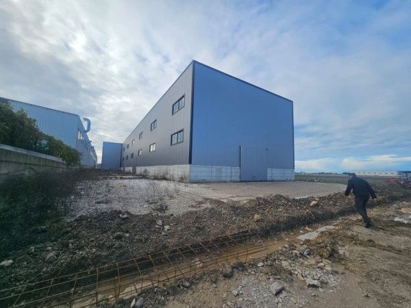 Durres, jepet me qera magazine Kati 0, 500 m² 1.500 € 