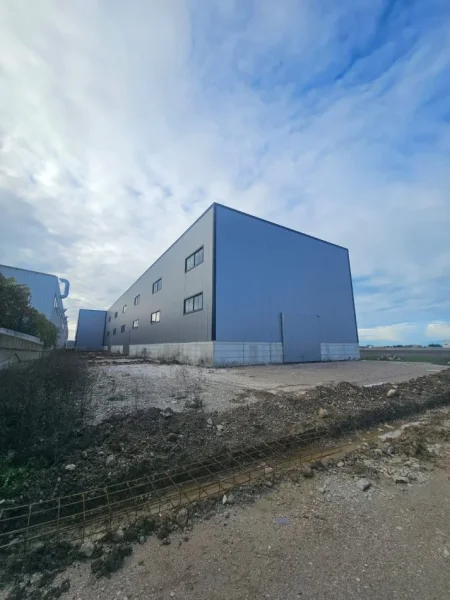 Durres, jepet me qera magazine Kati 0, 500 m² 1.500 € 