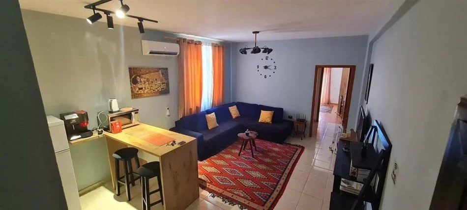 Tirane, jepet me qera apartament 1+1+Ballkon Kati 5, 70 m² 550 € (Vila Gold ,Rruga e Dibres)