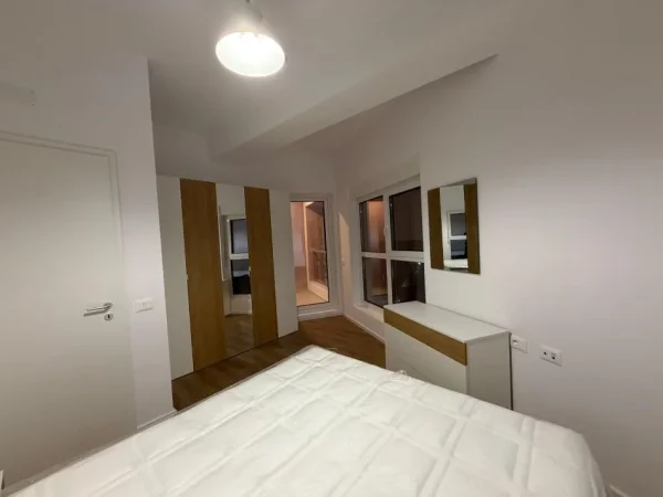 Tirane, jepet me qera apartament 1+1 Kati 8, 60 m² 450 € (Ali Demi)