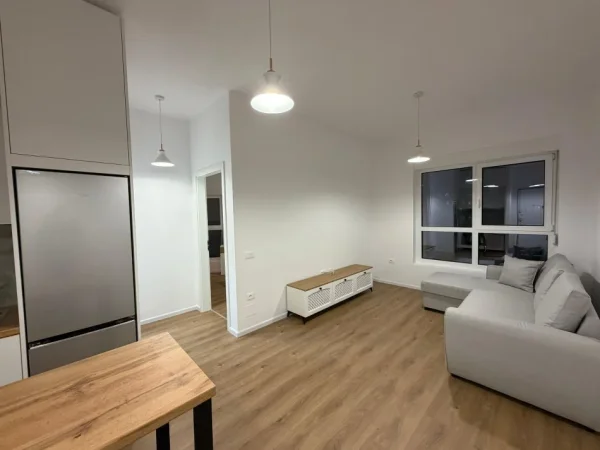 Tirane, jepet me qera apartament 1+1 Kati 8, 60 m² 450 € (Ali Demi)