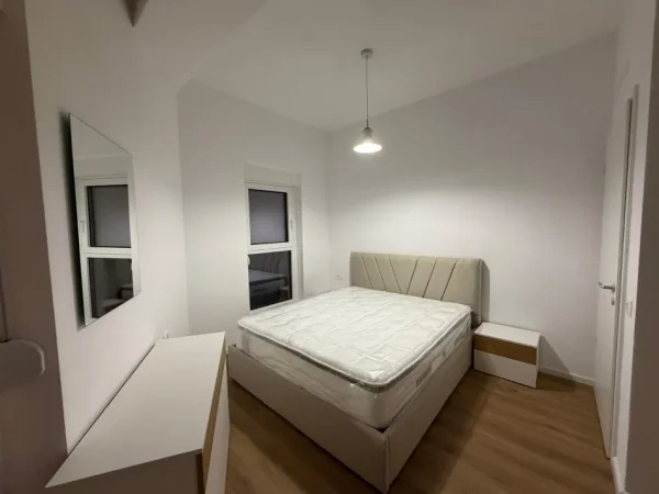 Tirane, jepet me qera apartament 1+1 Kati 8, 60 m² 450 € (Ali Demi)