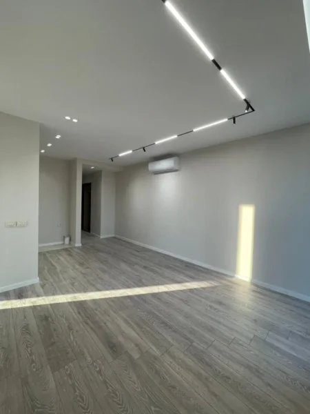 Tirane, jepet me qera zyre Kati 11, 93 m² 1.000 € (Rr.Mine Peza)