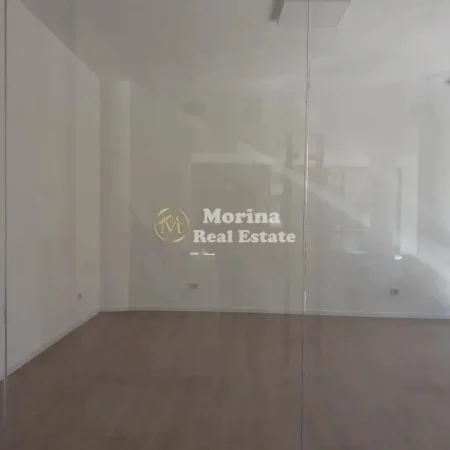 Tirane, jepet me qera ambjent biznesi Kati 2, 32 m² 1000 € (Rruga Mine Peza)