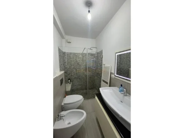 Tirane, shitet apartament 1+1+Ballkon Kati 1, 68 m² 110.000 € (Fresku)