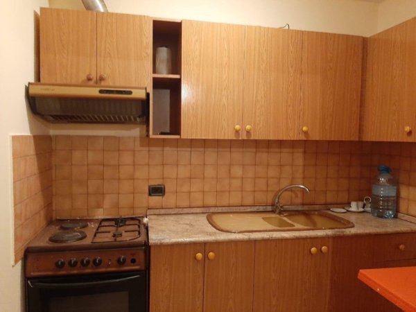 Tirane, jepet me qera apartament 1+1 Kati 3, 54 m² 350 € (Shkolla 9 vjecare Bajram Curri)