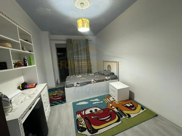 Tirane, jepet me qera apartament 2+1+Ballkon Kati 6, 91 m² 600 € (Unaza e Re)