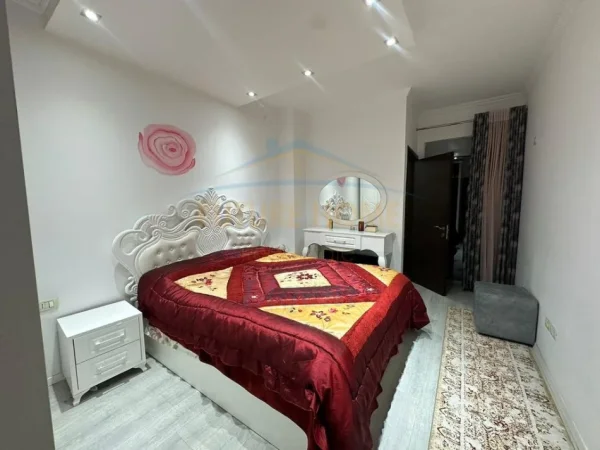 Tirane, jepet me qera apartament 2+1+Ballkon Kati 6, 91 m² 600 € (Unaza e Re)