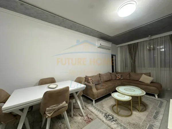 Tirane, jepet me qera apartament 2+1+Ballkon Kati 6, 91 m² 600 € (Unaza e Re)