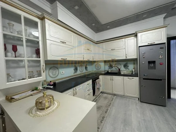 Tirane, jepet me qera apartament 2+1+Ballkon Kati 6, 91 m² 600 € (Unaza e Re)