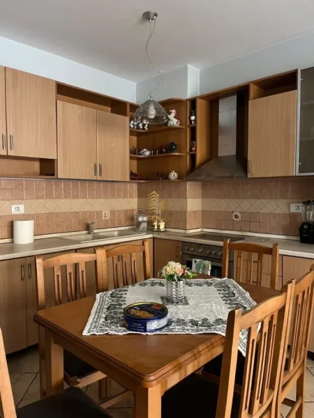 Tirane, jepet me qera apartament 1+1+Ballkon Kati 3, 60 m² 450 € (Don Bosko)
