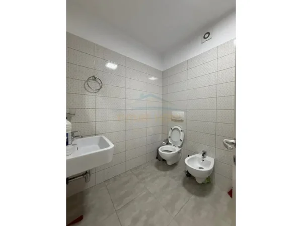 Tirane, jepet me qera apartament 1+1+Ballkon Kati 6, 60 m² 500 € (Rruga Siri Kodra)