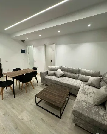 Tirane, jepet me qera apartament 1+1 Kati 1, 55 m² 700 € (zogu zi)