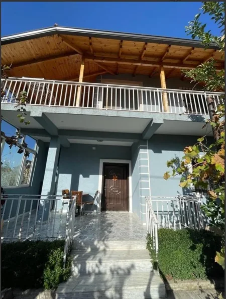 Tirane, jepet me qera Vile 3+1+Ballkon Kati 1, 120 m² 350 €