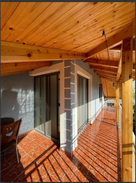 Tirane, jepet me qera Vile 3+1+Ballkon Kati 1, 120 m² 350 €