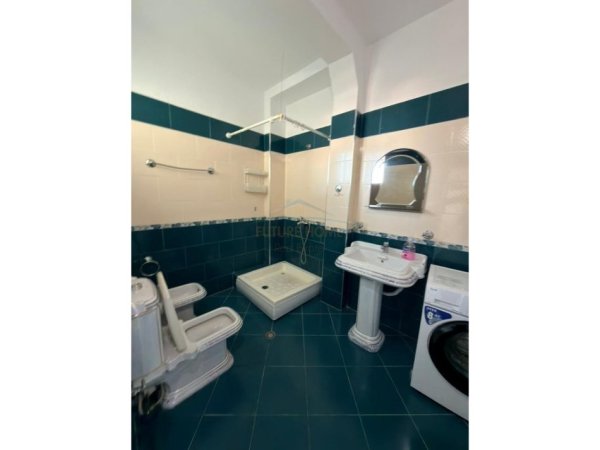 Tirane, jepet me qera apartament 2+1+Ballkon Kati 2, 203 m² 750 € (Don Bosko)