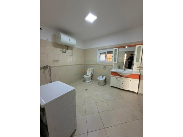 Tirane, jepet me qera apartament 2+1+Ballkon Kati 2, 203 m² 750 € (Don Bosko)
