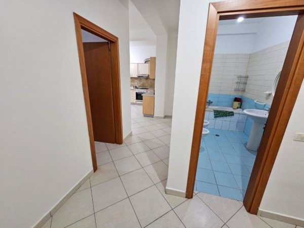 Tirane, jepet me qera apartament 2+1+Aneks+Ballkon Kati 4, 100 m² 601 € 