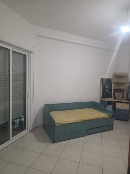 Tirane, jepet me qera apartament 2+1+Aneks+Ballkon Kati 4, 100 m² 601 € 