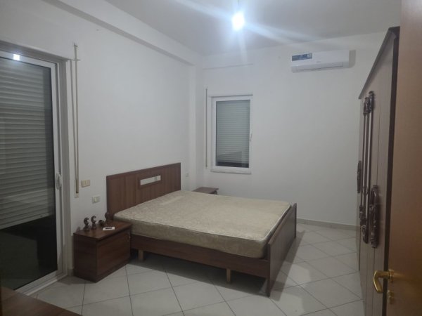 Tirane, jepet me qera apartament 2+1+Aneks+Ballkon Kati 4, 100 m² 601 € 