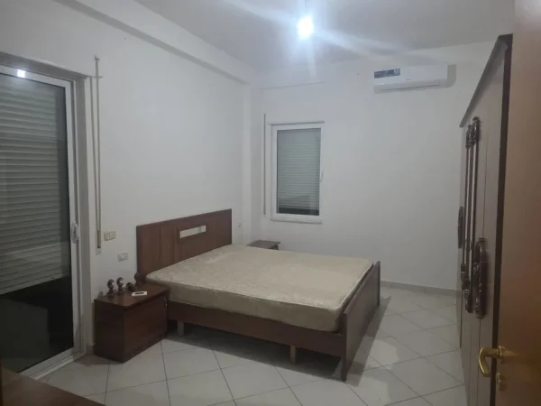 Tirane, jepet me qera apartament 2+1+Aneks+Ballkon Kati 4, 100 m² 601 € 