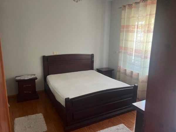 Tirane, jepet me qera apartament 2+1 Kati 1, 90 m² 350 € (Laprake tek adidas)