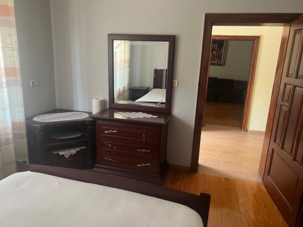 Tirane, jepet me qera apartament 2+1 Kati 1, 90 m² 350 € (Laprake tek adidas)