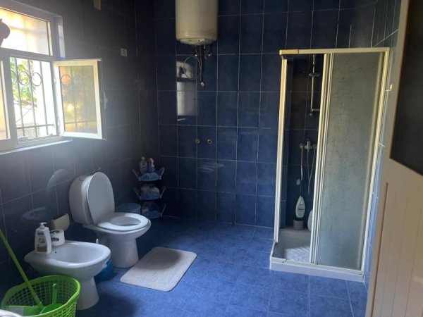 Tirane, jepet me qera apartament 2+1 Kati 1, 90 m² 350 € (Laprake tek adidas)