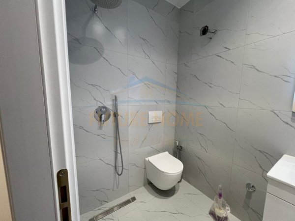 Tirane, shitet apartament 1+1 Kati 2, 145.000 € (Komuna e Parisit)